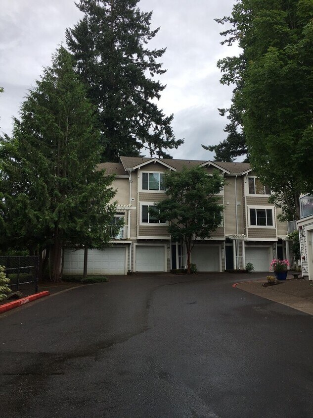 Foto principal - Beautiful Scholls Village Townhome in Prog...