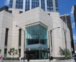 Building Photo - 512 N McClurg Ct