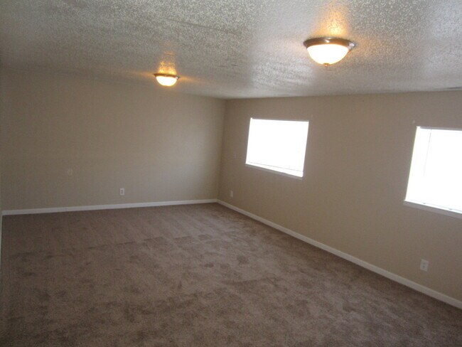 Building Photo - Recently Remodeled Home on Las Animas