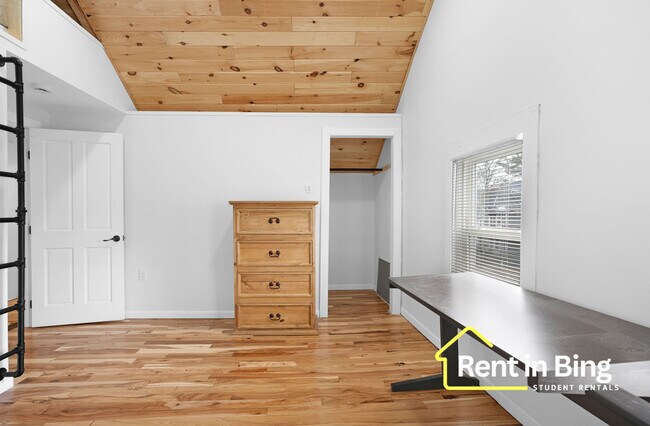 Foto del edificio - 38 Seminary Ave