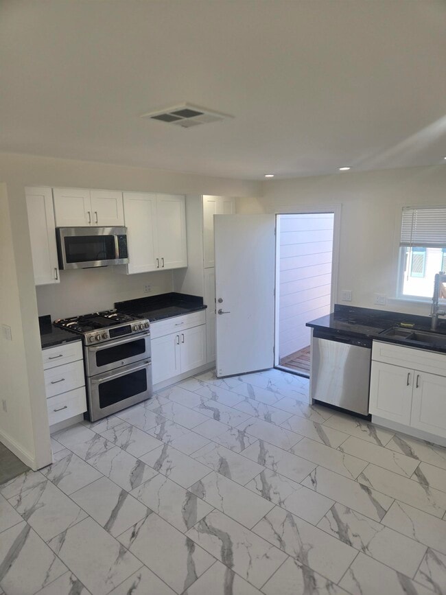 Building Photo - 5137 Garvin Ave