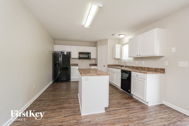 Building Photo - 3737 Eskdale Dr