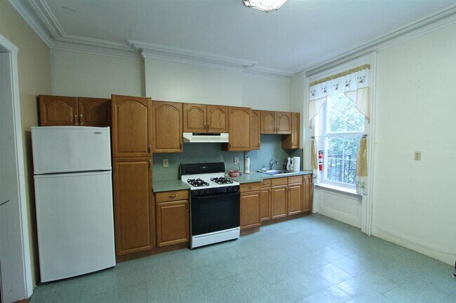 Building Photo - 567 Jersey Ave