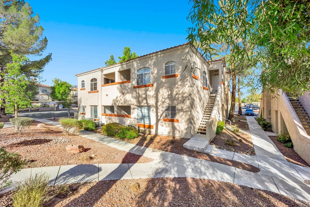 Primary Photo - Indian Wells Community! 2/2 Close to the p...