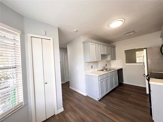 Foto del edificio - 2273 Waterleaf St