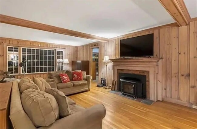 Foto del edificio - 160 Woodbine Rd