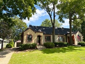Building Photo - 448 Prairie Ave