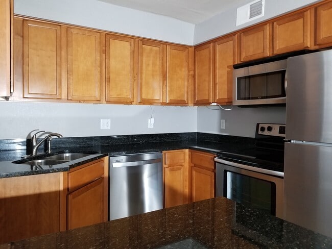 Kitchen - 204 Grandview Court