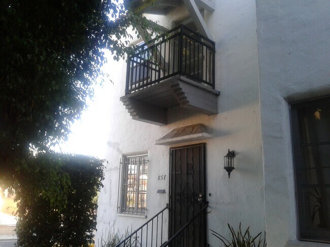 Balcony - 857 N Alexandria Ave