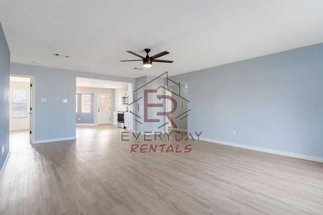 Foto del edificio - 4506 Windcrest Dr