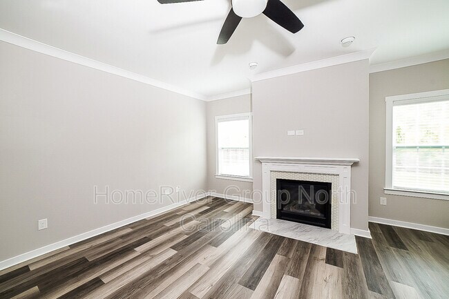 Foto del edificio - 4318 Lochurst Dr