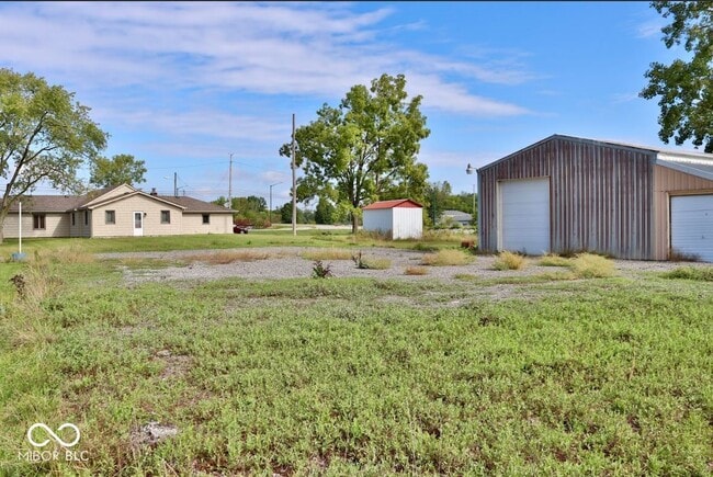 Building Photo - 10151 Old National Rd