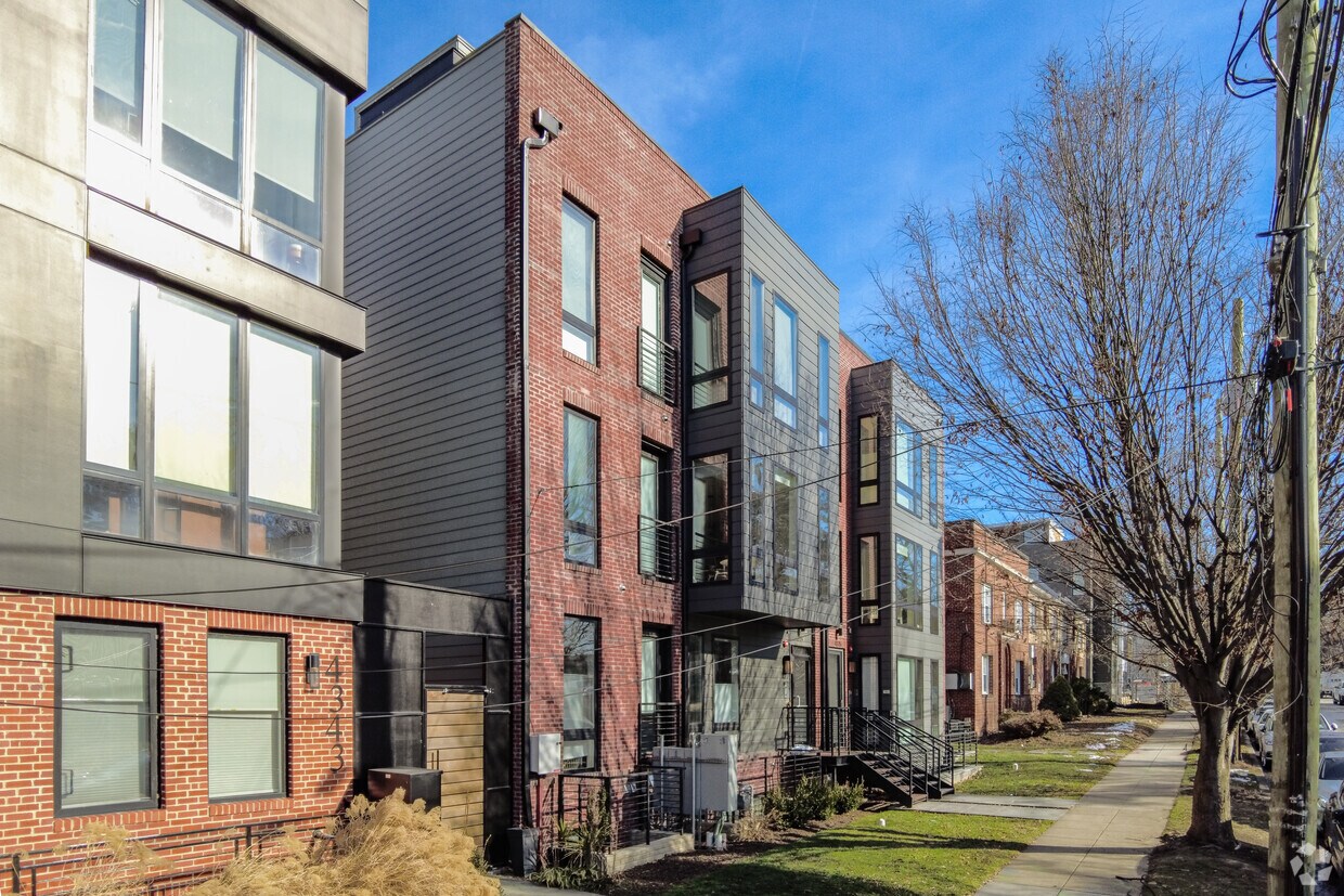 Foto del edificio - 4339 Harrison St