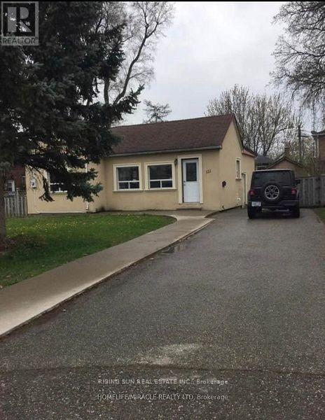 Photo du bâtiment - 121 McMurchy Ave S