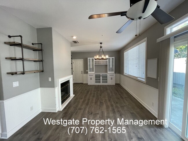 Foto del edificio - 1453 Woodside Cir