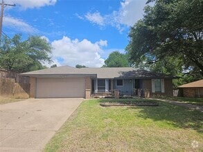 Building Photo - 731 Bristol Dr