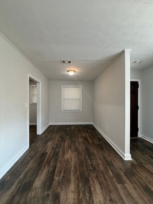 Building Photo - 3871 Sherwood Dr