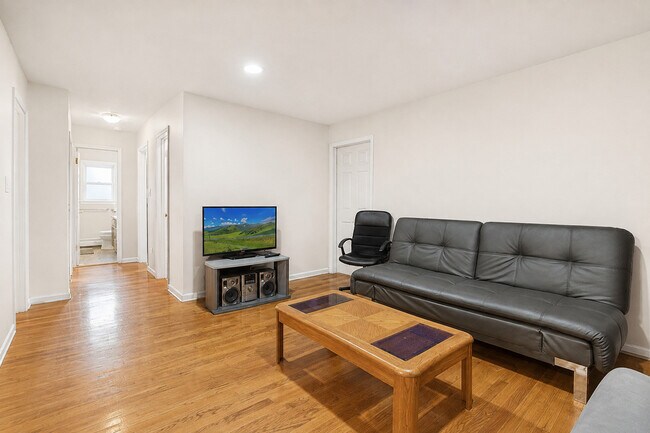 Foto del edificio - 2147 Ridge Ave
