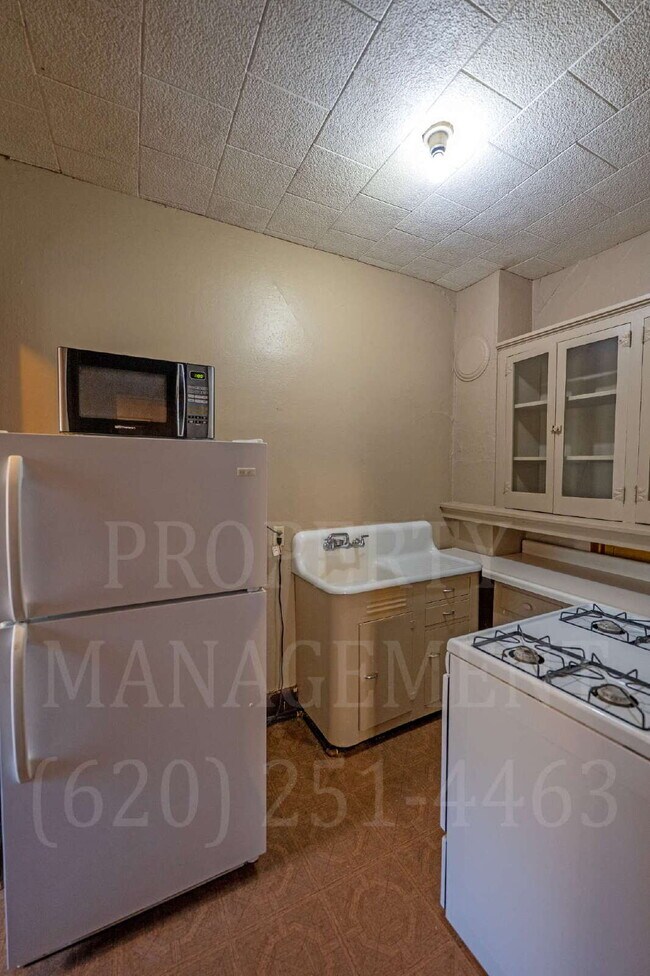 Building Photo - Studio Apartment - All Bills Paid