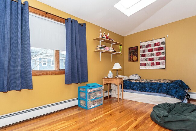 1 of 3 Bedrooms - 90 Gordon St