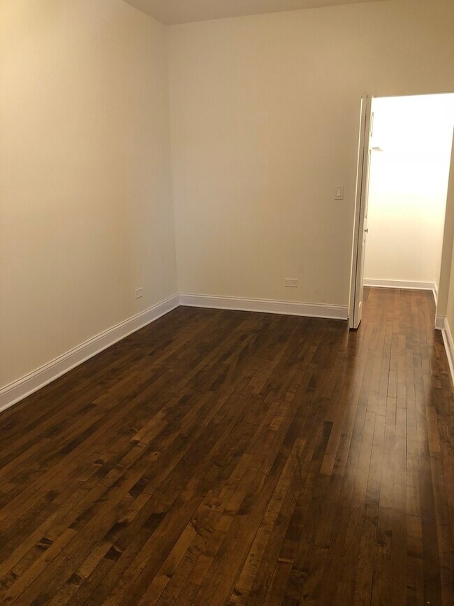 Foto del edificio - 3340 W Berteau Ave
