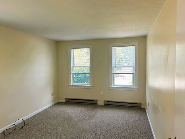 Building Photo - 4 Carriage Way