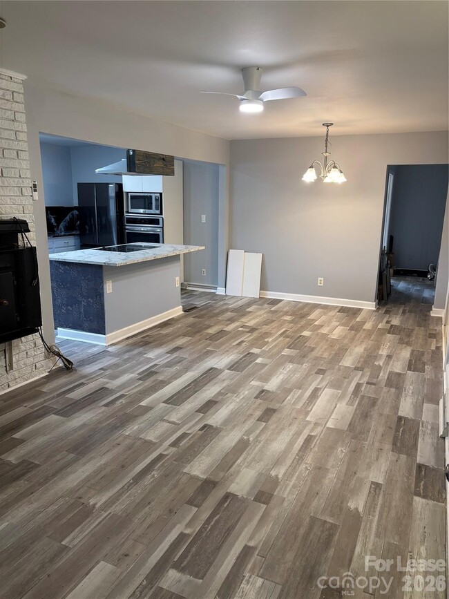 Building Photo - 6225 Branch Hill Cir