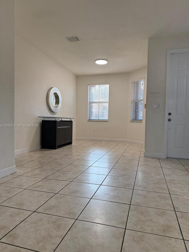 Foto del edificio - 8675 NW 109th Ct