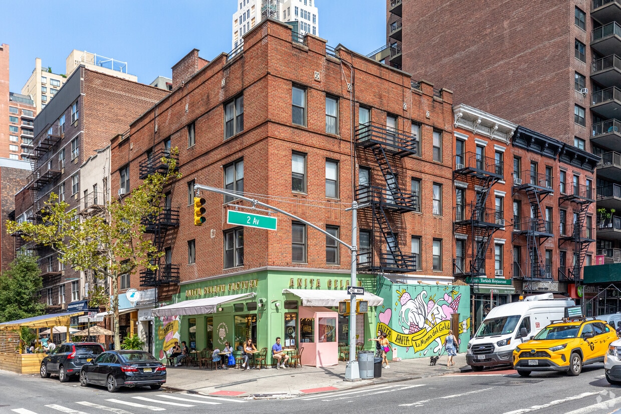 Primary Photo - 247 E 81st St