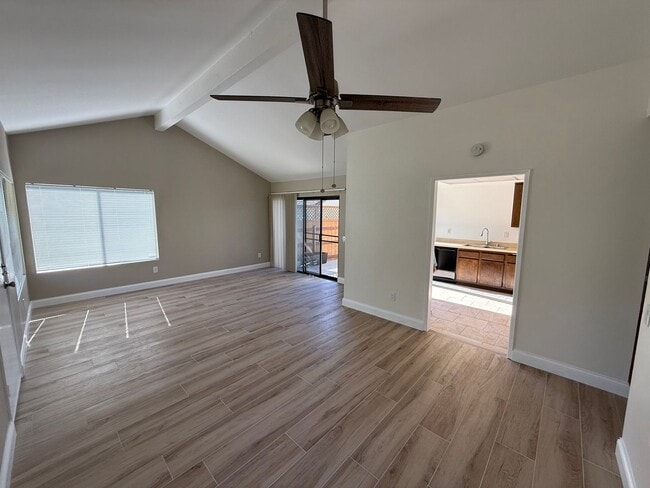 Building Photo - Remodeled 2-Bedroom Townhome in Tierrasant...