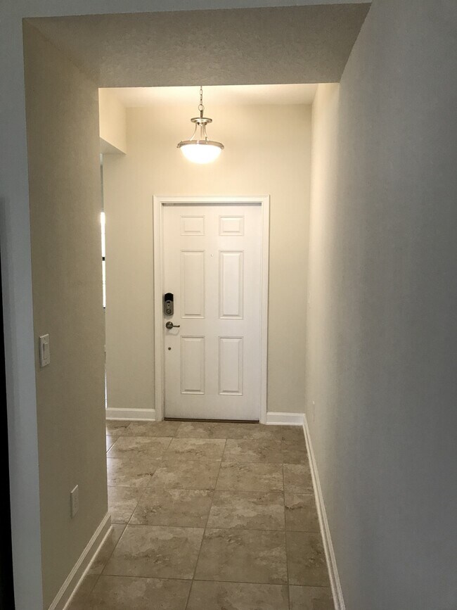 Building Photo - 3/2 Plus Den Located in Summerlake $2895