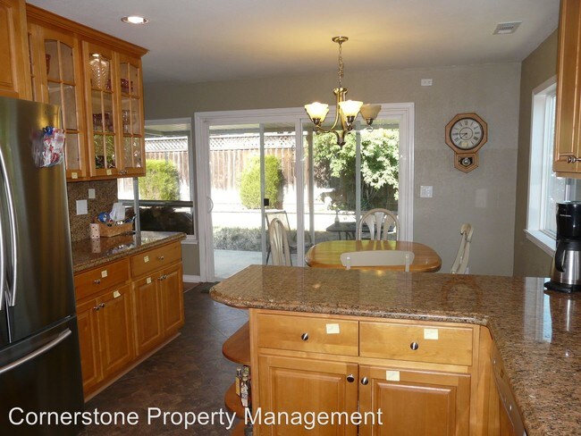 Building Photo - 4 br, 2 bath House - 317 Henderson Dr
