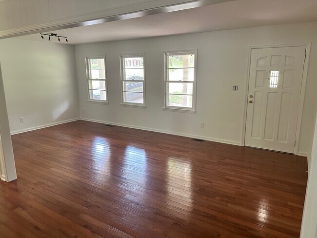 Foto del edificio - 1240 Longview Dr