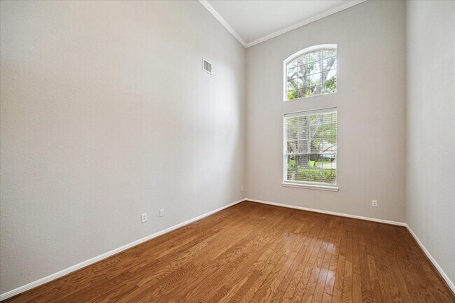 Foto del edificio - 4422 Roundtree Ln