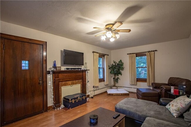 Foto del edificio - 3 bedroom, 1 bathroom Home With Garage