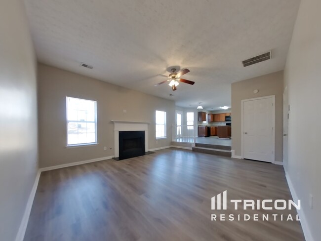 Foto del edificio - 5651 Laurel Ridge Dr