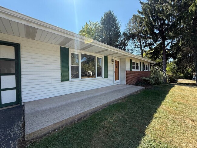 Foto del edificio - Three Bedroom Ranch