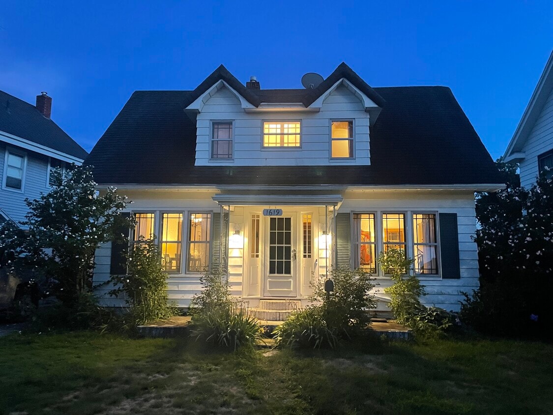 1619 N Genesee Dr, Lansing, MI 48915 House Rental in Lansing, MI