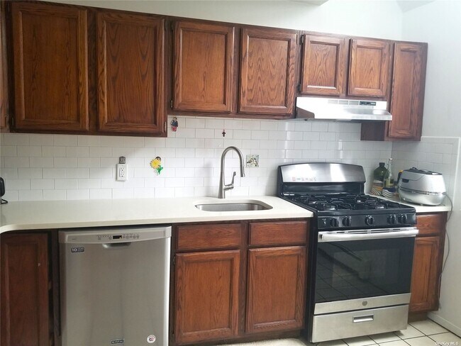 Foto del edificio - 70 Hickory Rd