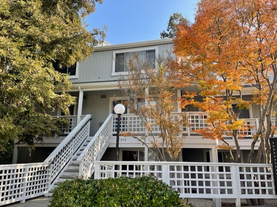 Foto principal - Wonderful lower level Condo with Laminate ...