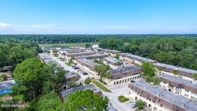 Building Photo - 1540 El Prado Rd