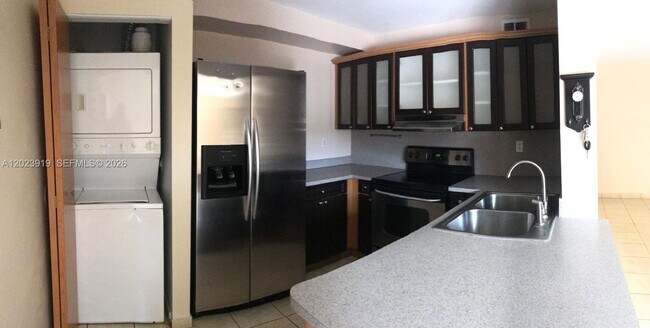 Foto del edificio - 341 W Park Dr