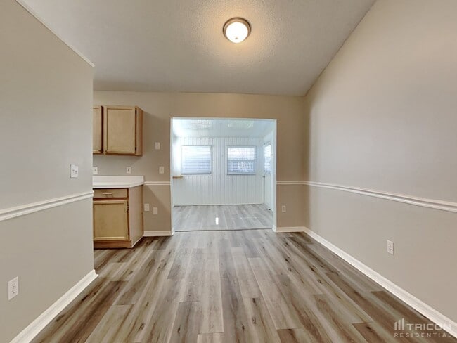 Building Photo - 1370 Heather Glen Dr