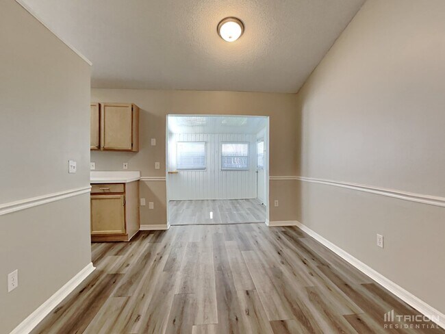 Foto del edificio - 1370 Heather Glen Dr