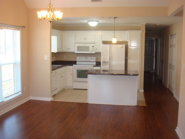 Building Photo - 100 Grove Landing Ct