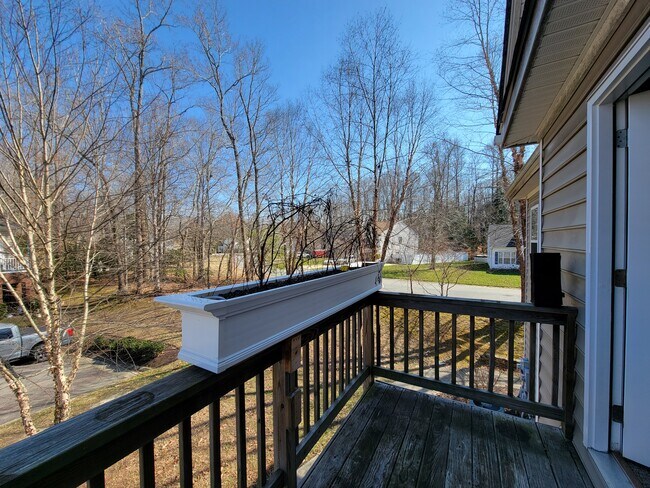 Building Photo - 105 Lakeview Cove