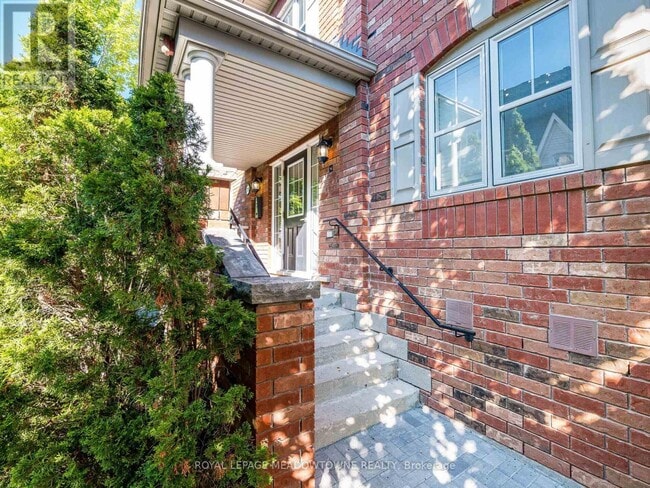 Building Photo - 774-774 Neighbourhood Cir