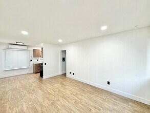 Building Photo - 412 Brooks Ave