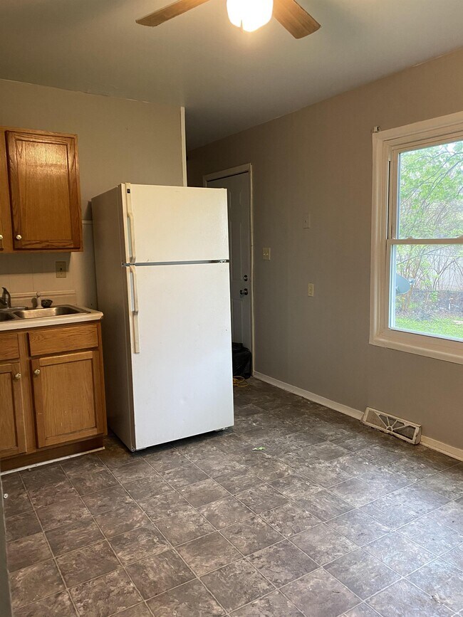 Building Photo - 965 Valleyview Dr