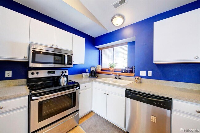 Building Photo - 42793 Lilley Pointe Dr
